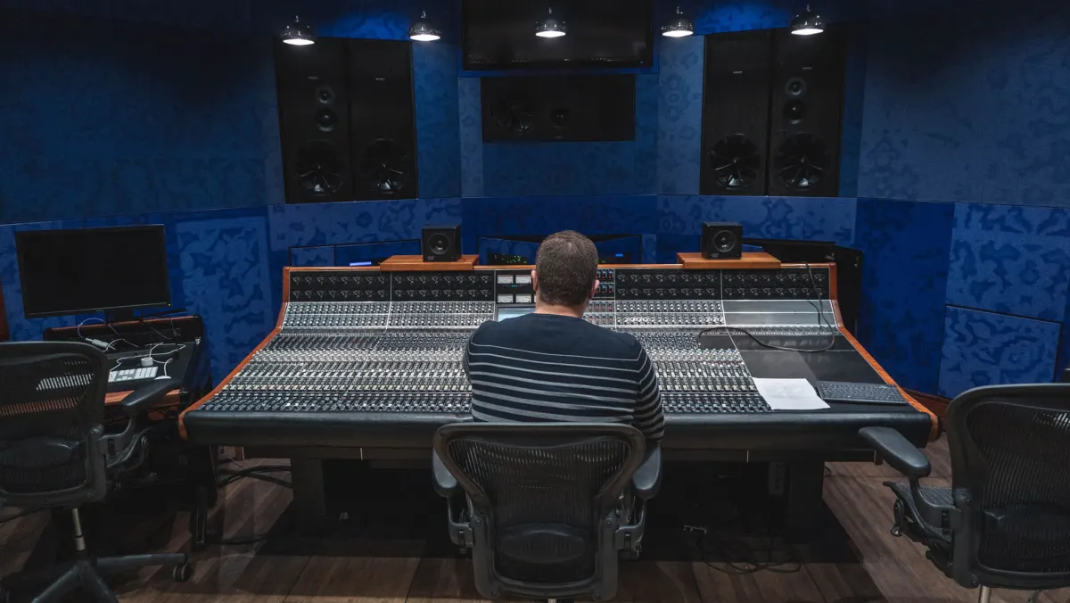 What is the difference between a professional and amateur mixing and mastering service?